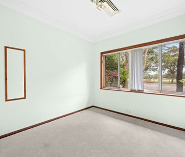 Family Home with Pool - Photo 4