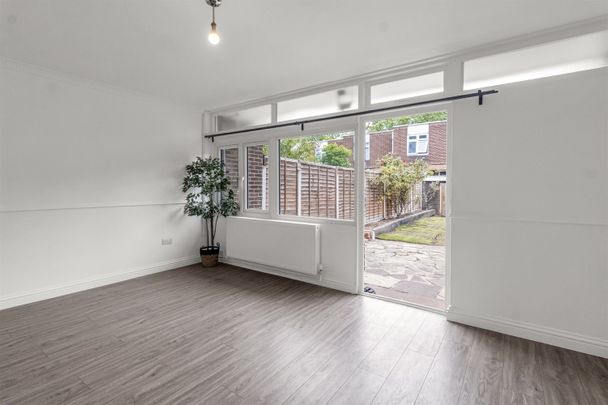 House to Rent: Roebourne Way, E16 - Photo 1