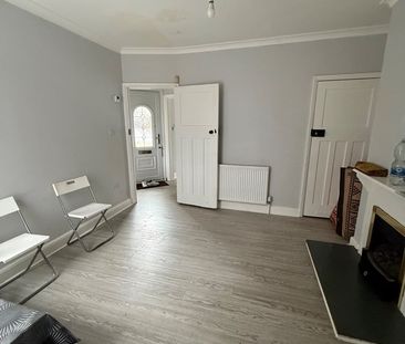 2 Bed Semi-Detached House, Sunridge Avenue, LU2 - Photo 1