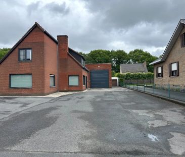 Ruime woning veel parking en grote tuin te Wielsbeke - Foto 1