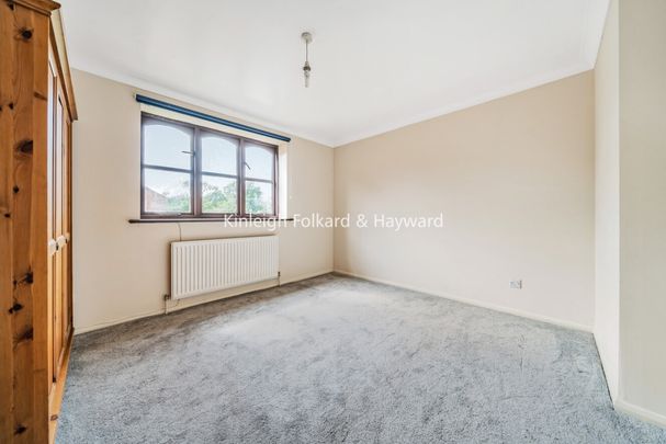 Avenue Road, Acton, London, W3 - Photo 1