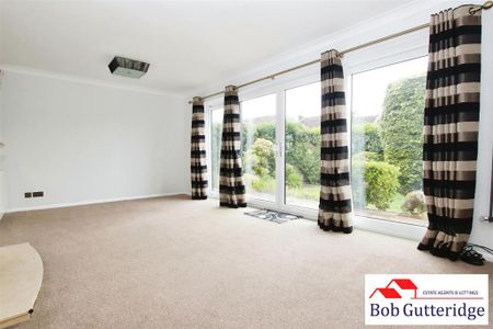 4 bedroom detached house to rent - Photo 2