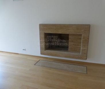 Four Bedroom House on Lake in Baneasa - Photo 3