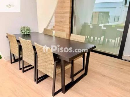 Chalet en alquiler en Urbanizaciones Balcó de Finestrat-Terra Marina - Photo 2