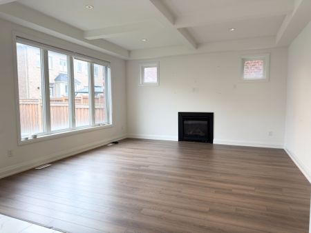 For Lease - 123 Dog Wood Boulevard, East Gwillimbury, Ontario - Photo 2