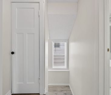 For Lease - 2296 NEW Street, Burlington, Ontario - Photo 3