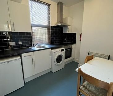 Studio Flat, Bowes Road, N13 - Photo 4