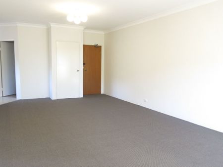 IMMACULATE 2 BEDROOM UNIT - WALK TO STATION - Photo 2