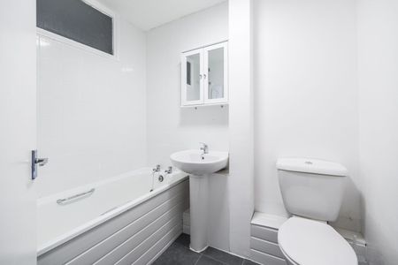 1 Bedroom - Photo 4