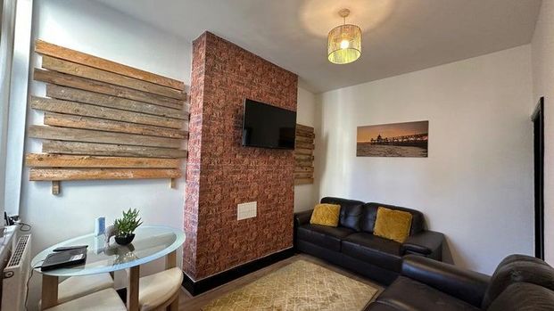 1 bedroom in a house share to rent - Photo 1