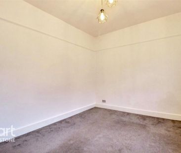 3 bedroom end of terrace house to rent - Photo 3