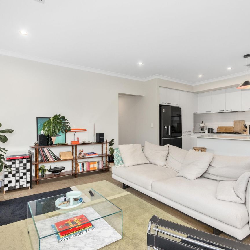 MODERN IMPRESSIVE FAMILY HOME - ENJOY THE BEACH LIFE - Photo 1