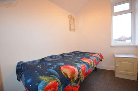 Vicarage Road, Sunbury-on-thames, TW16 - Photo 2