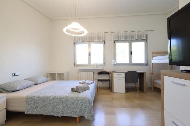 4 room luxury Villa for rent in Playas de Orihuela, Spain - Photo 1