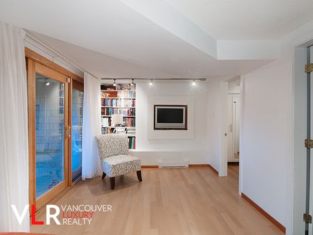 House in West Vancouver, BC - Photo 2