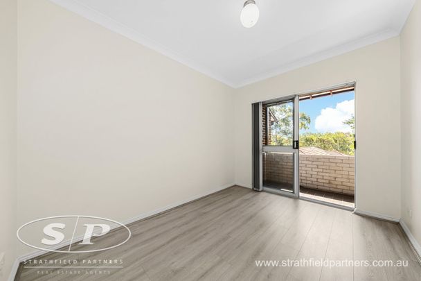 Private Three Bedroom Townhouse - 1 Week FREE Rent - Photo 1