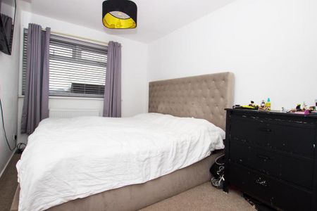 3 bedroom semi-detached house to rent - Photo 3