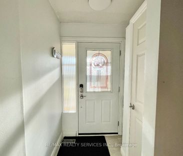 For Lease - 48 Chambers Court, Brampton, Ontario - Photo 1