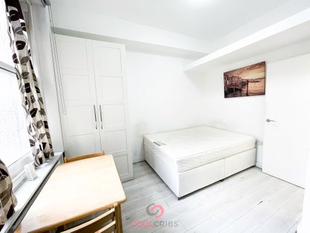 Warwick Road, Earls Court, London, SW5 - Photo 2