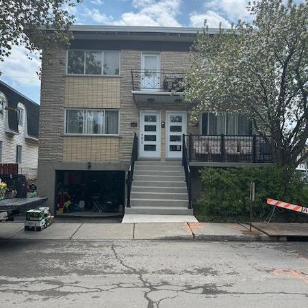 Anjou 4 1/2 rénové, haut de triplex détaché - Photo 3