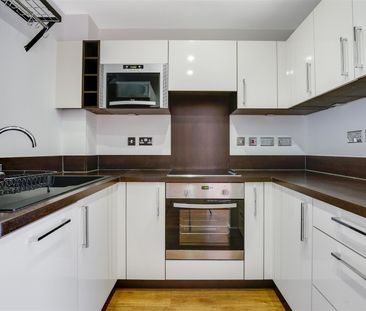 Penthouse To Let - Photo 6