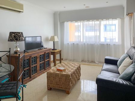 Fully furnished apartment in condominium with pool and security in Guia, Cascais. - Photo 4