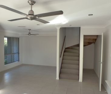 Low Maintenance property Within Walking Distance to Carseldine Rail - Photo 3