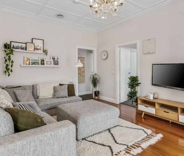 Modern & Stylish Living – Prime Location - Photo 1