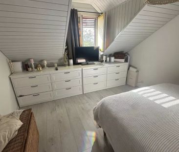 Appartement mansardé avec cheminée - Photo 6
