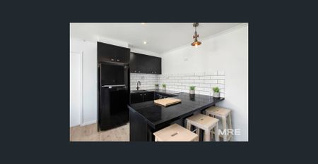 Spacious living in beautiful location - Photo 3