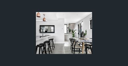 Impeccable Residence of Contemporary Style and Superior Quality - Photo 3