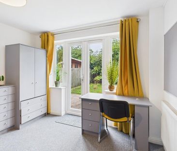 1 bedroom in a house share to rent - Photo 2