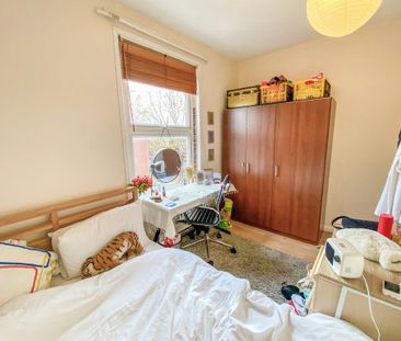 4 bedroom end of terrace house to rent - Photo 6