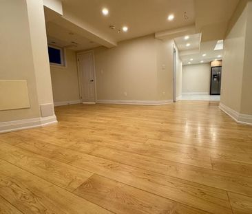 For Lease - 100 Larratt Lane, Richmond Hill, Ontario - Photo 2