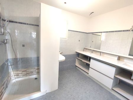 Location Maison 4 pièces 108m² - Photo 4