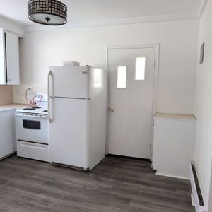 For Lease - 289 The Queensway Avenue, Georgina, Ontario - Photo 2