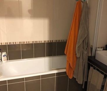 Location Appartement 4 pièces 87m² STE FOY LES LYON 69110 - Photo 2