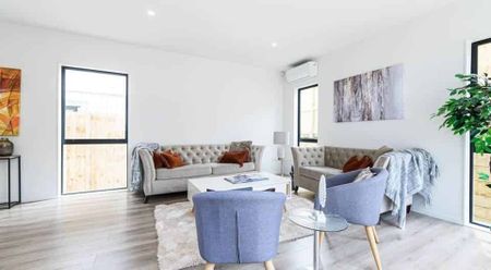 Modern 4 Bedroom Home in Blockhouse Bay - Photo 2