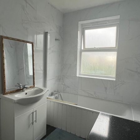 Room in a Shared Flat, Friern Barnet Road, N11 - Photo 3