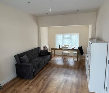 Room in a Shared House, Westbury Terrace, E7 - Photo 3