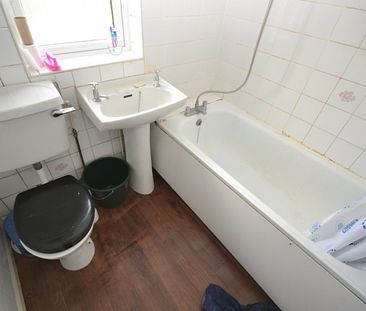 2 bed Mid Terraced House for Rent - Photo 2