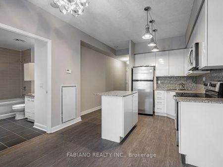 15 Bruyeres Mews #502 - Photo 5