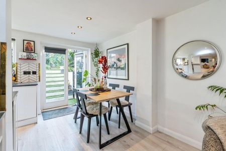 3 Bedroom Apartment - Conversion To Let - Photo 4
