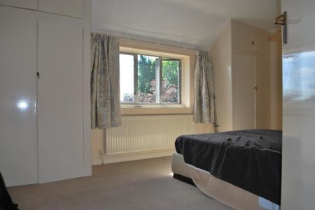 4 bedroom detached house to rent - Photo 3