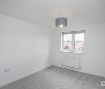 3 bed House - Detached To Let - Photo 3