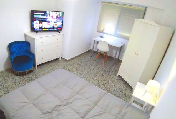 Calle Plus Ultra, Valencia, Valencian Community 46006 - Photo 1