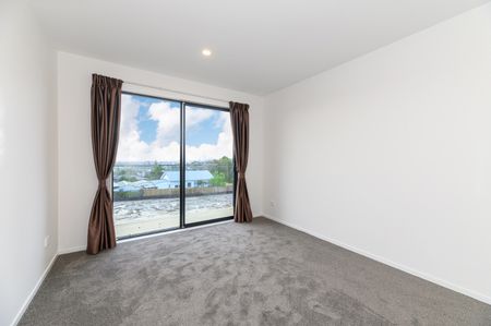 Modern living on Triangle! - Photo 2