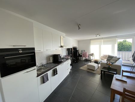 Appartement in het centrum van Geel, op wandelafstand van het station en de winkelstraat. - Photo 2