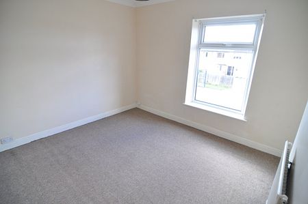 2 bed Terraced - To Let - Photo 4