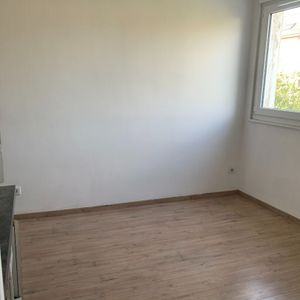 Appartement à louer - REIMS AV JEAN JAURES - Photo 2